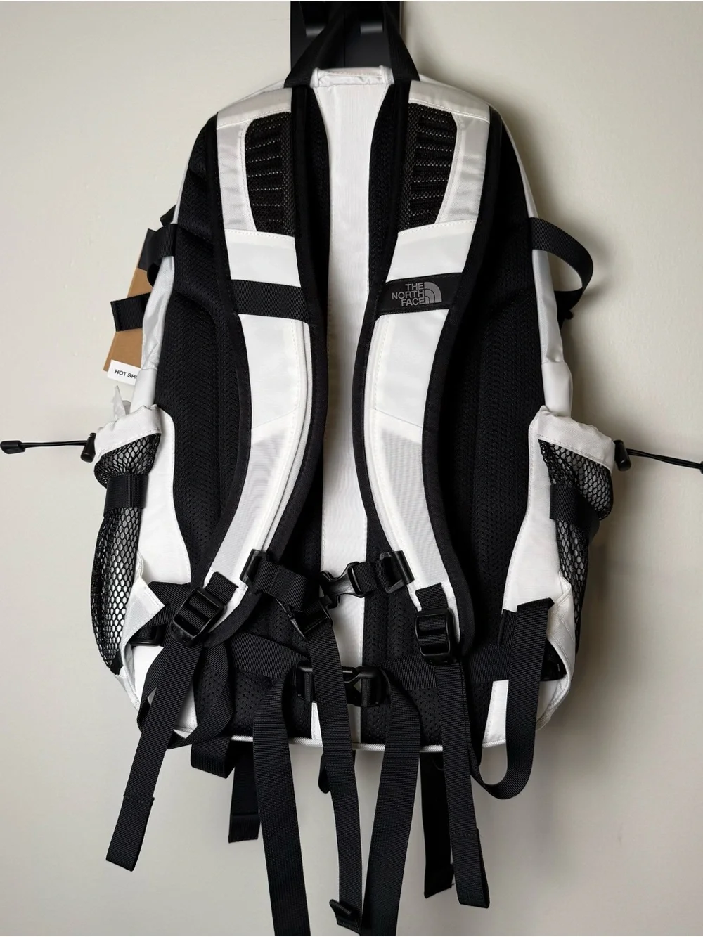 The North Face Hot Shot Base Camp Backpack 28L TNF White NWT NF0A8EEXFN4